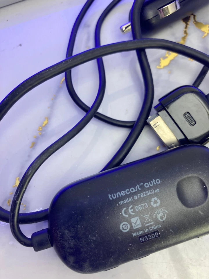 BELKIN Tunecast Auto for IPhone & IPod FM transmitter car charger model F8Z498cw - Image 2 of 2