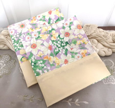 COUNTRY COTTAGE SET OF 2 BEAUTIFUL GARDEN OF SPRING FLOWERS PILLOWCASE - NEW