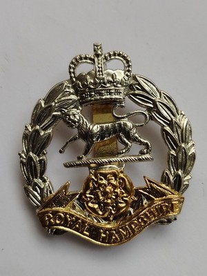 Royal Hampshire Regiment Mützenabzeichen QC Bi-Metall Schieber Hersteller Munition UK