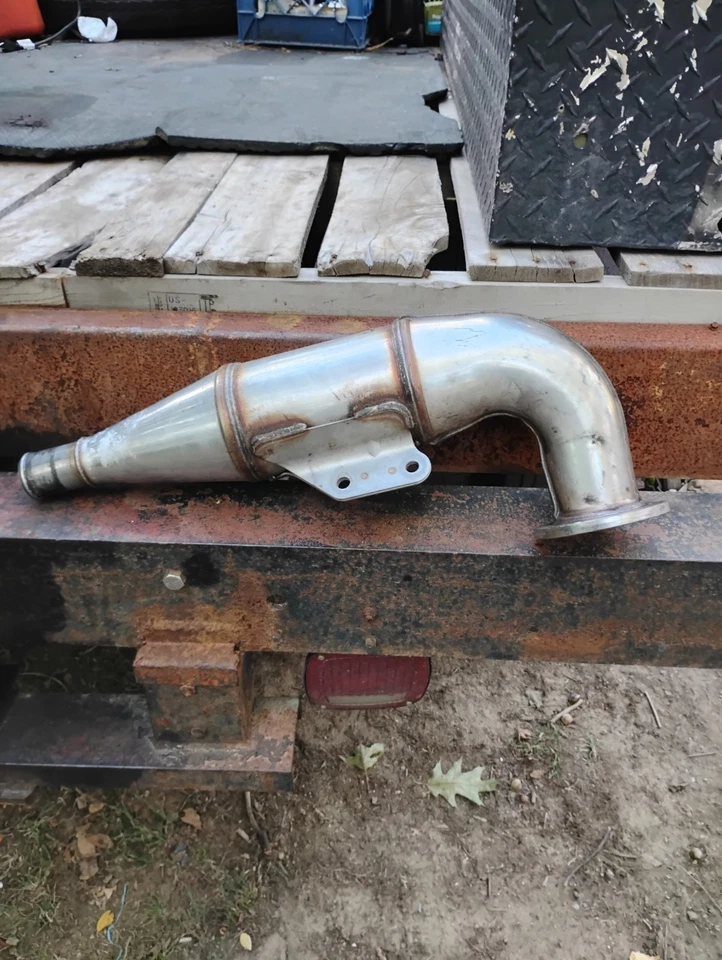 Tubo de expansión y caja de agua Arctic Cat Tiger Shark 640 Foto 2 de 4