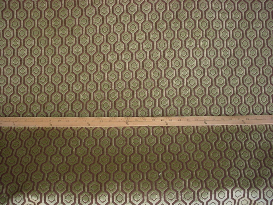 Tela de tapicería de terciopelo hexagonal citrón Malawi 3-1/2 Scalamandre AL 1078CBP4 Foto 2 de 4