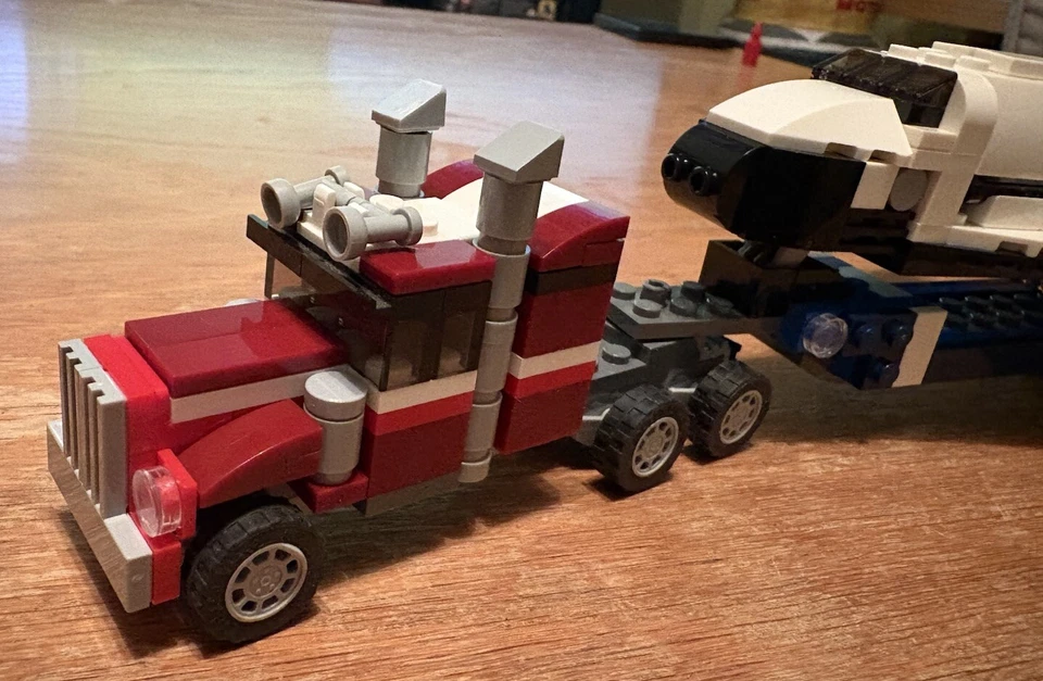 LEGO Creator 31091 Shuttle Transporter, photo 3 of 5