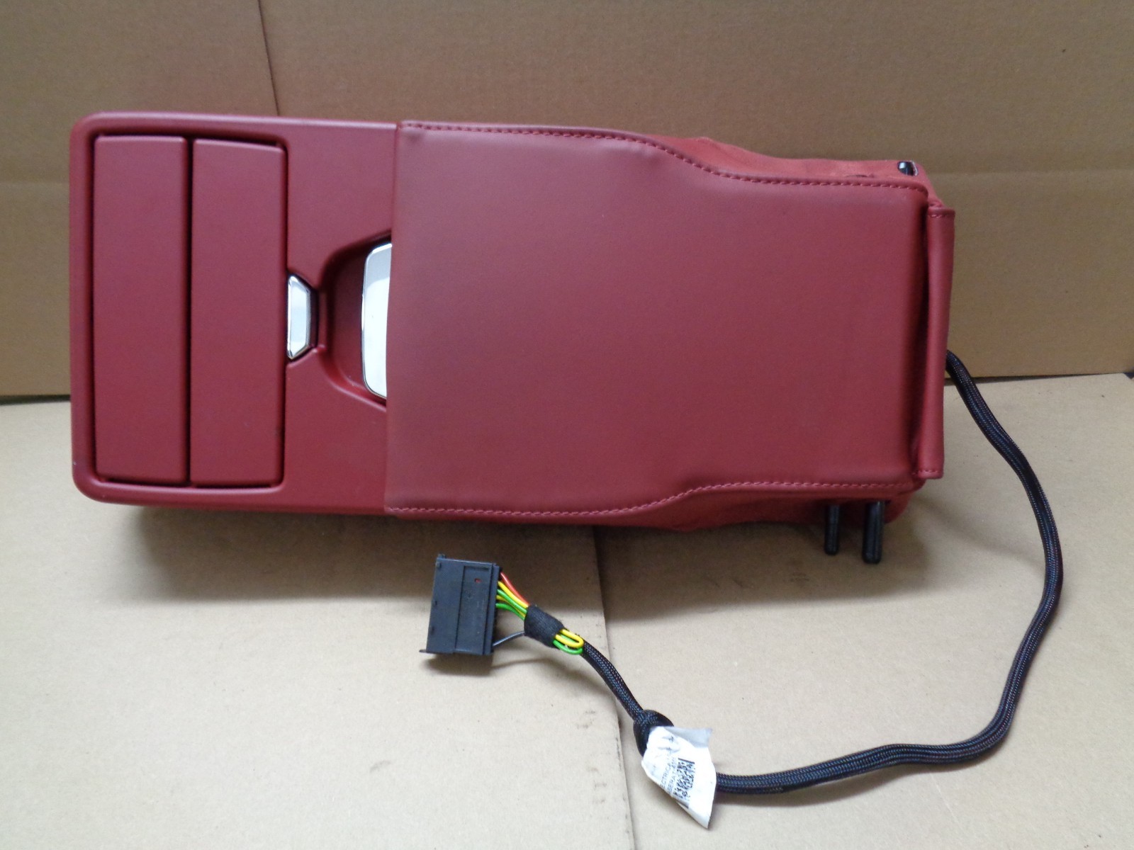 2014-18  Maserati Ghibli 673002673 REAR SEAT CENTER ARMREST CPL L.ROSSO