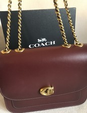 COACH Leather Medium Sized Shoulder Bag in Burgundy