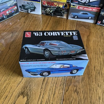  AMT '63 Corvette Stingray Split Window coupe  1:25 PLastic Model Kit