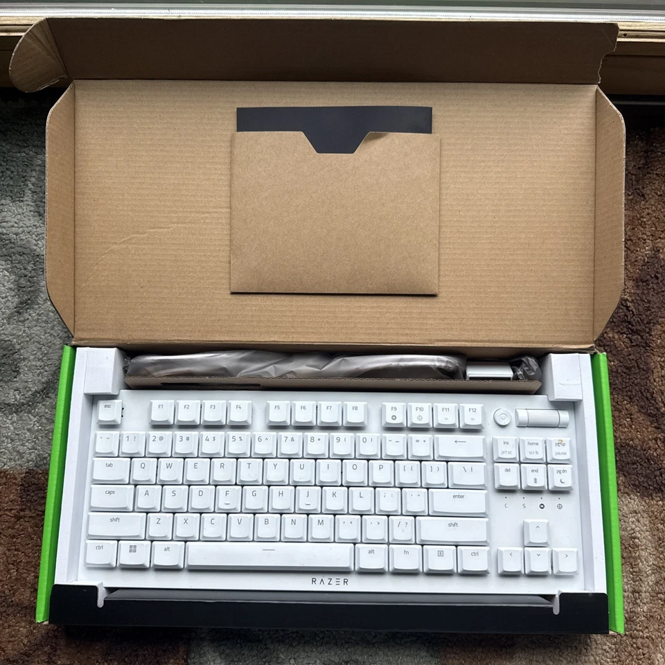 Razer DeathStalker V2 Pro Tenkeyless Wireless Keyboard - RZ03-04370200-R3U1 New - Image 3 of 4