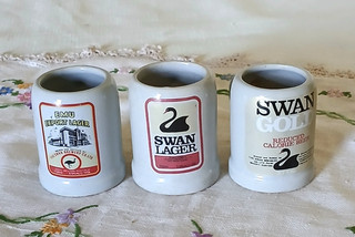 VINTAGE BEER SWAN LAGER SWAN GOLD EMU EXPORT LAGER SOUVENIR MINI MUGS