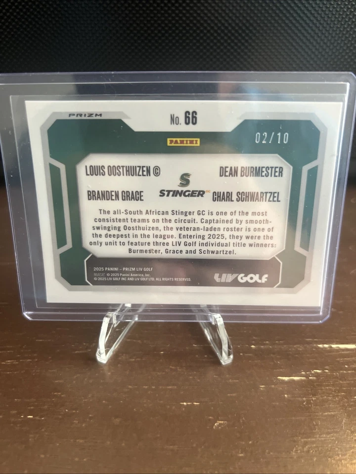 2025 Panini Prizm Liv Golf Stinger GC MIRA TELESCÓPICA DOURADA 02/10 Oosthuizen UAU/10 OURO - Imagem 2 de 3