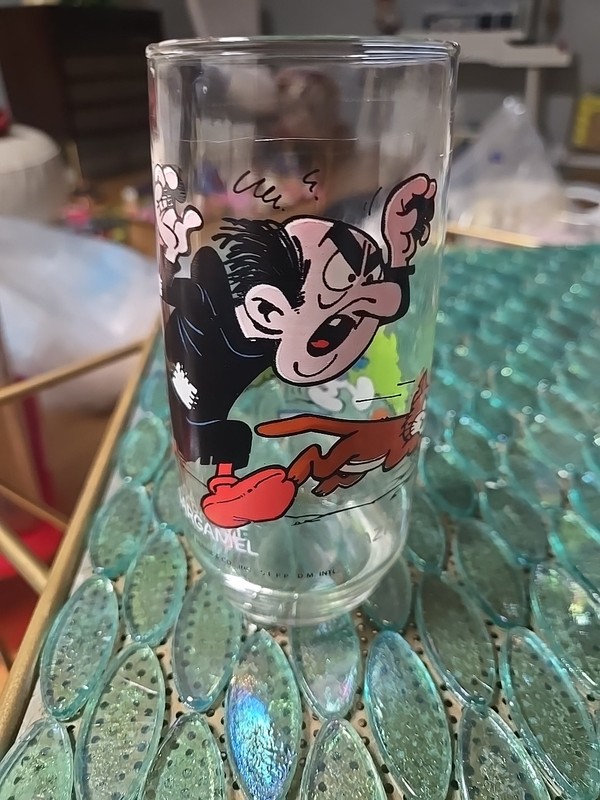 Vintage 1982 PEYO SMURF GARGAMEL & AZRAEL Drinking glass