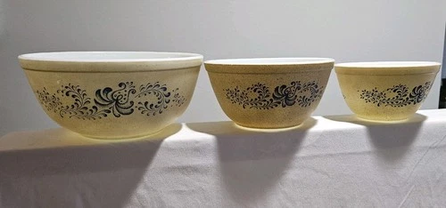 Vintage Set of 3 Pyrex Homestead Nesting Mixing Bowls 401/402/403