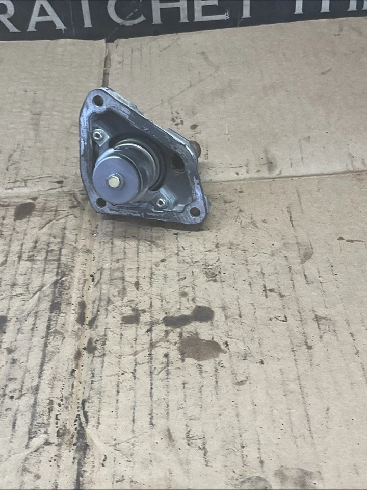 03-06 Infiniti G35 Nissan 350Z VQ35DE Conjunto Carcasa Termostato 21200-4W010 Foto 2 de 4