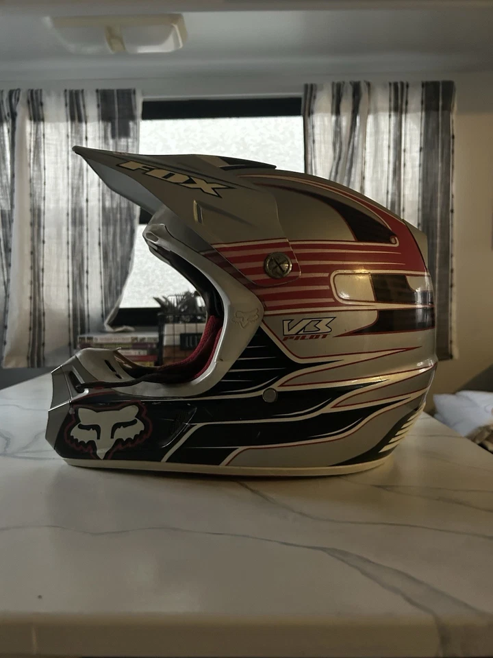 Red Silver And Black Fox V3 Racing Helmet - Image 2 of 4