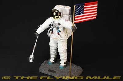 Hobby Master 1:8 NASA Neil Armstrong Apollo 11