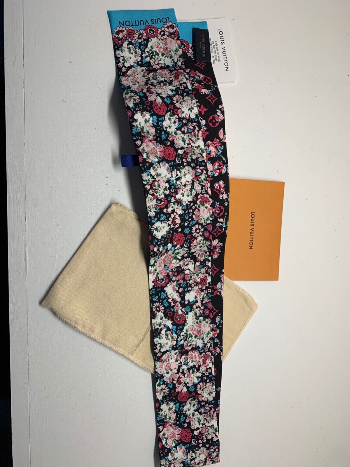 Louis Vuitton Bandeau Pink Silk ref.713484 - Joli Closet