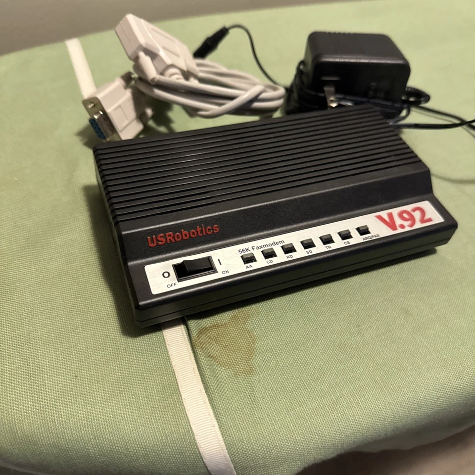 Módem de fax USRobotics V.92 56K 5686G (sin adaptador de CA) Foto 2 de 4