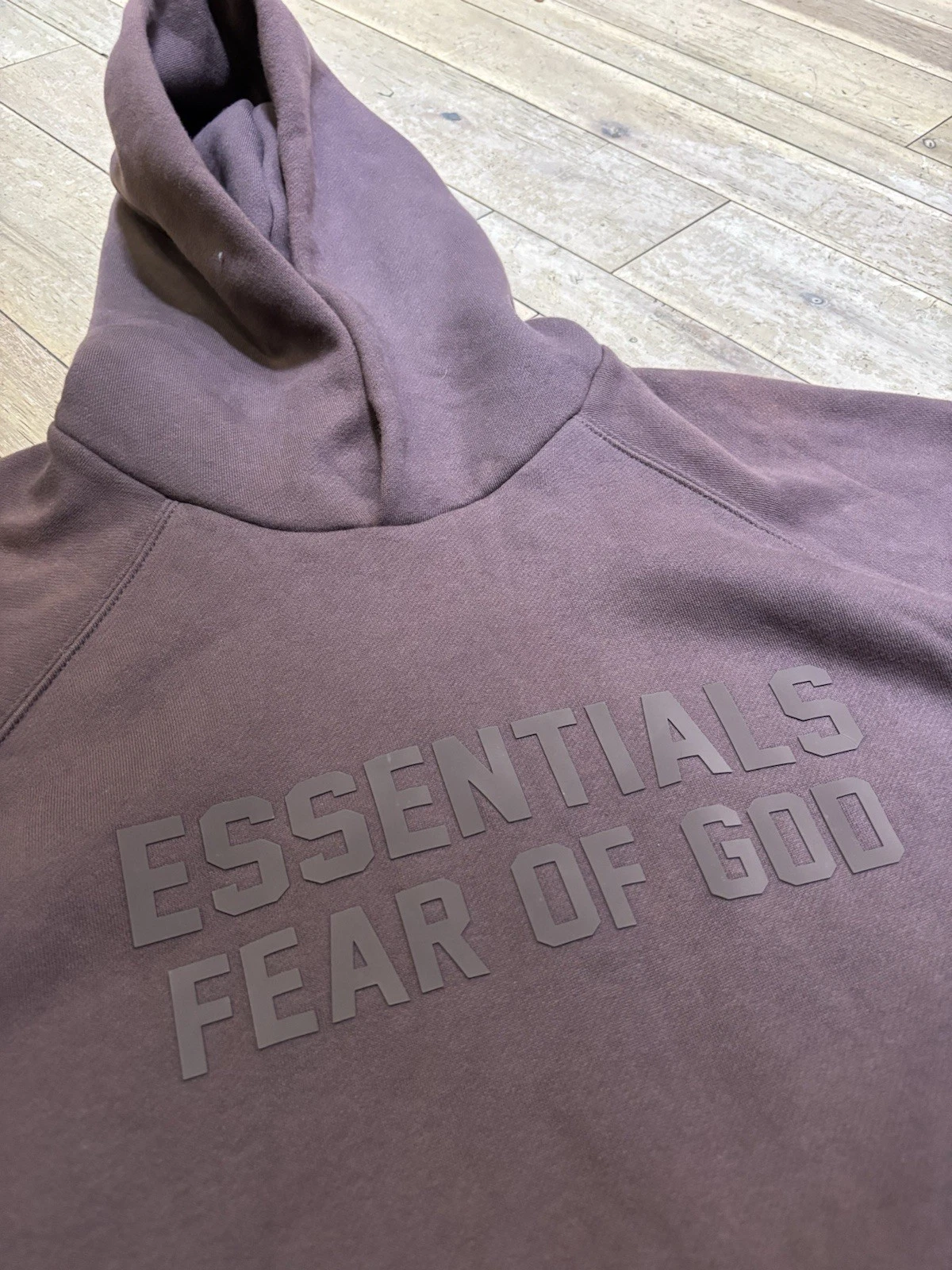 Taglia M Felpa con cappuccio pullover Essentials Fear Of God logo tonale prugna
