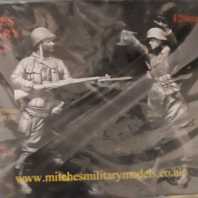120mm/ 1:16 US Airbone Private with German Pow  Mitches Millitary Models