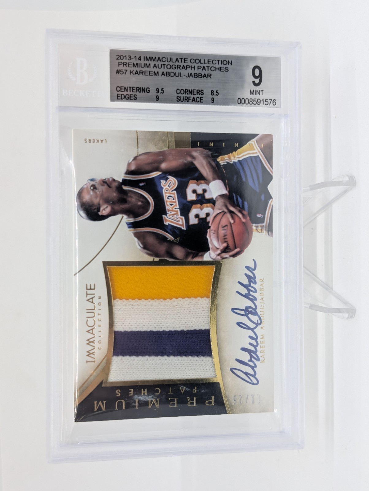 Kareem Abdul-Jabbar 2013 Panini Immaculate Game-Worn Patch Auto 11/25 Beckett 9 view 4