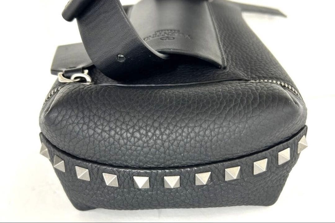 Valentino Garavani Body Bag Leather Compact Crossbody Women's Excellent Conditi thumbnail 3