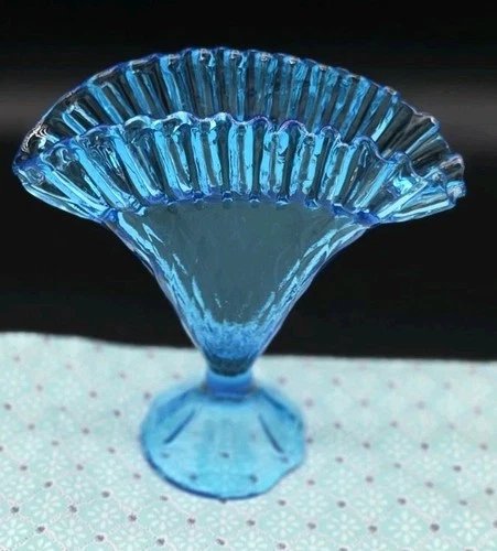 Vintage L.E. Smith/Fenton Blue Diamond Optic Ruffled Edge Fan Vase