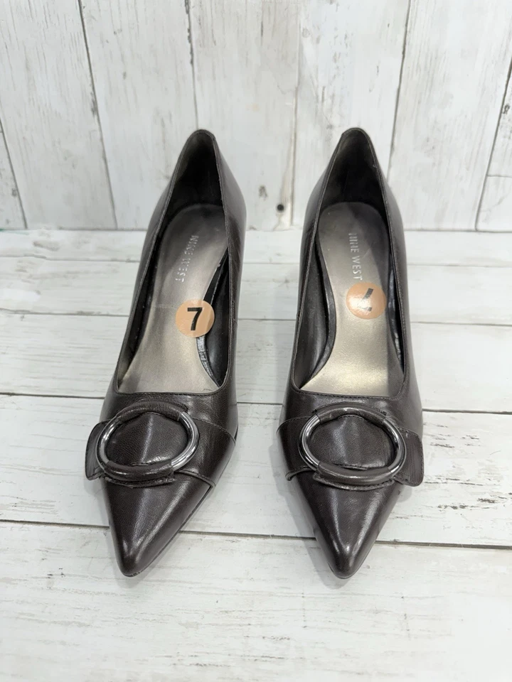 Кожаные коричневые женские туфли-лодочки на котятином каблуке размер 7 М Nine West с заостренным носком для офиса - Изображение 4 из 4