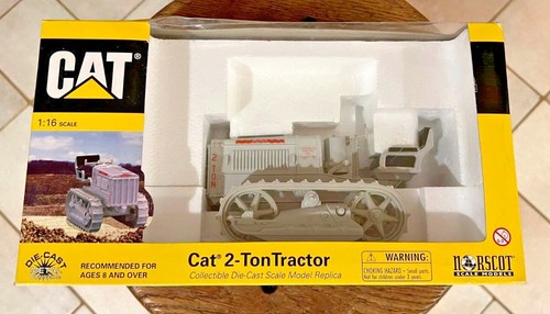 Cat 2-Ton Tractor Collectible Die Cast Scale Model Replica - Bild 1 von 6