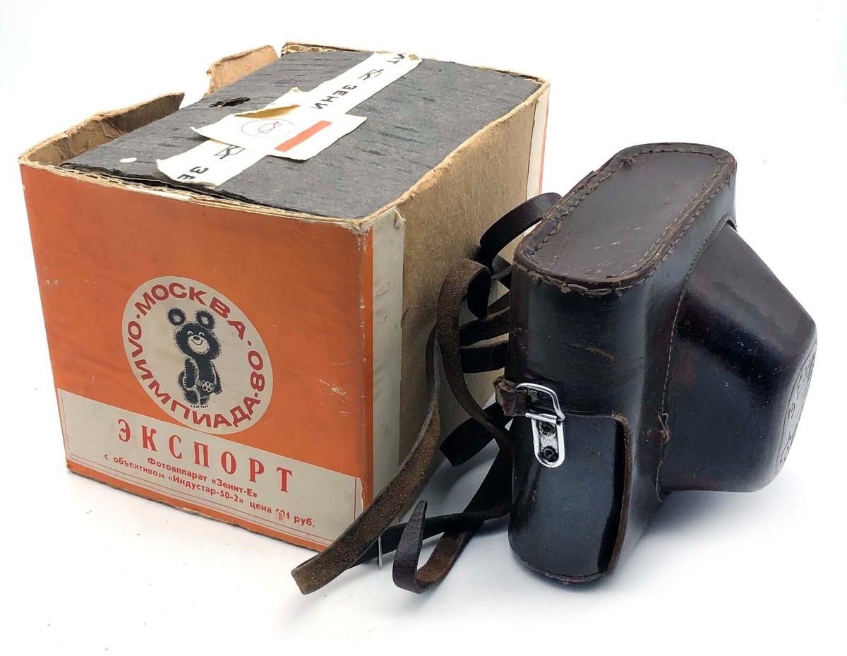 Rare Soviet Zenit-E Moscow 1980 KMZ 35mm SLR camera with Industar