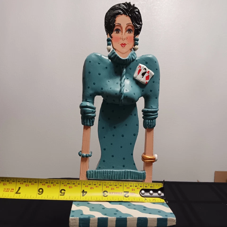 艺术装饰葡萄酒瓶架女士蓝色礼服康斯坦斯手工制作丽莎克劳斯 — 第 3/4 张图片