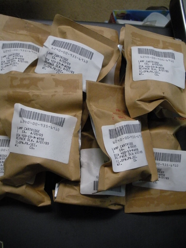 10 NIP NEON PANEL LAMP CARTRIDGE  2 PIN NOS 100K DIALCO 507-4537 - Image 2 of 4