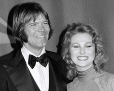 Glen Campbell Unsigned 10" x 8" Photo - Handsome American country singer *15