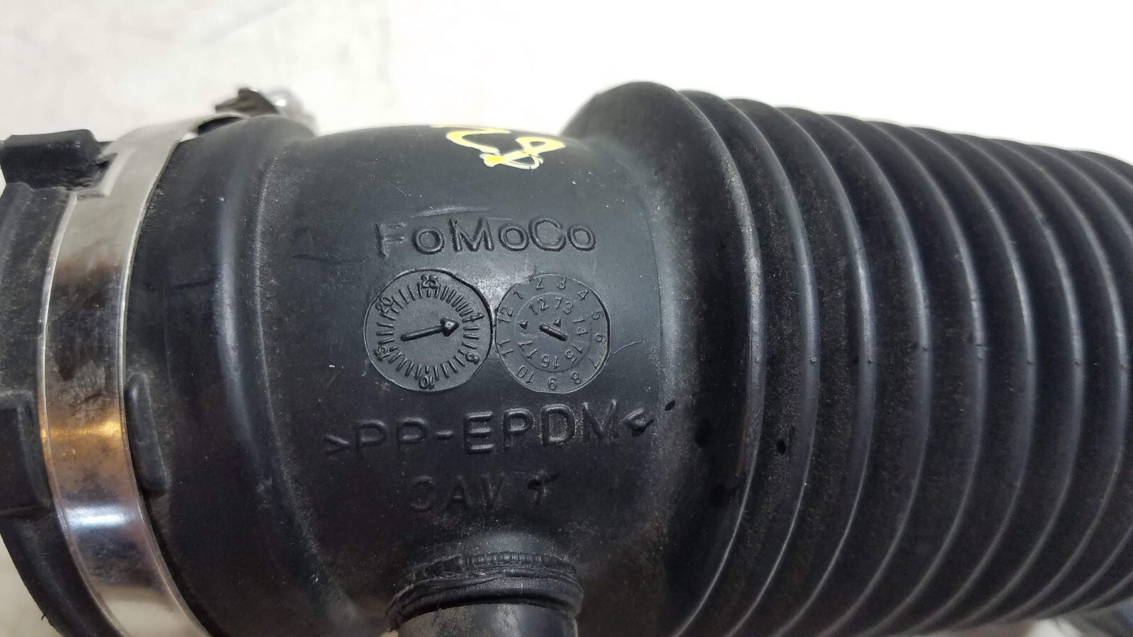 2014 FORD FIESTA AIR INTAKE CLEANER BOX HOSE TUBE PIPE D2B19R504AA