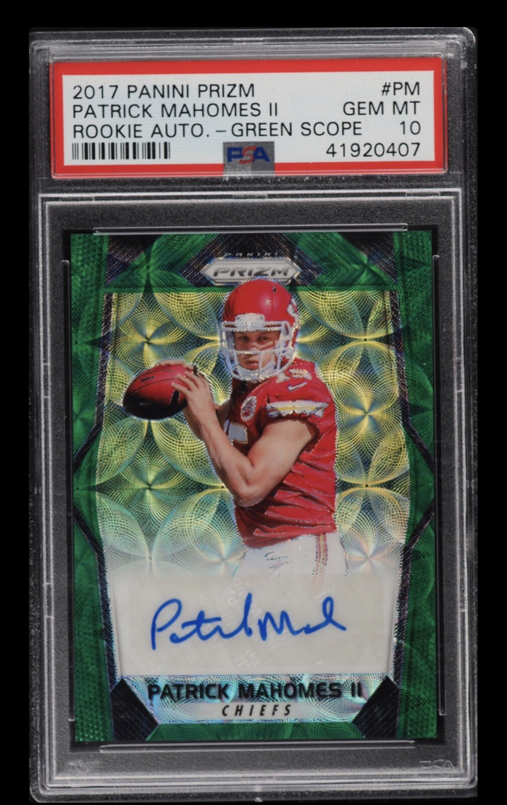 2017 Panini Prizm Patrick Mahomes Rookie Auto #64/99 Green Scope Prizm PSA 10