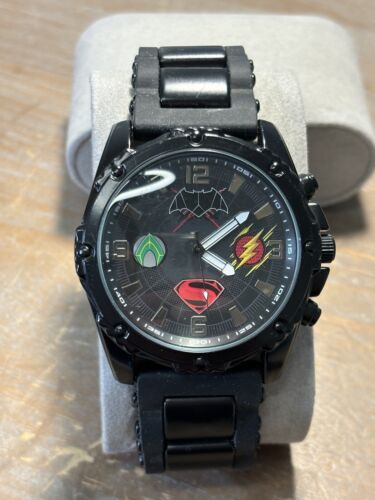 DC Justice League Watch Men 46mm Black Round Dial Superman New Battery - Picture 1 of 6
