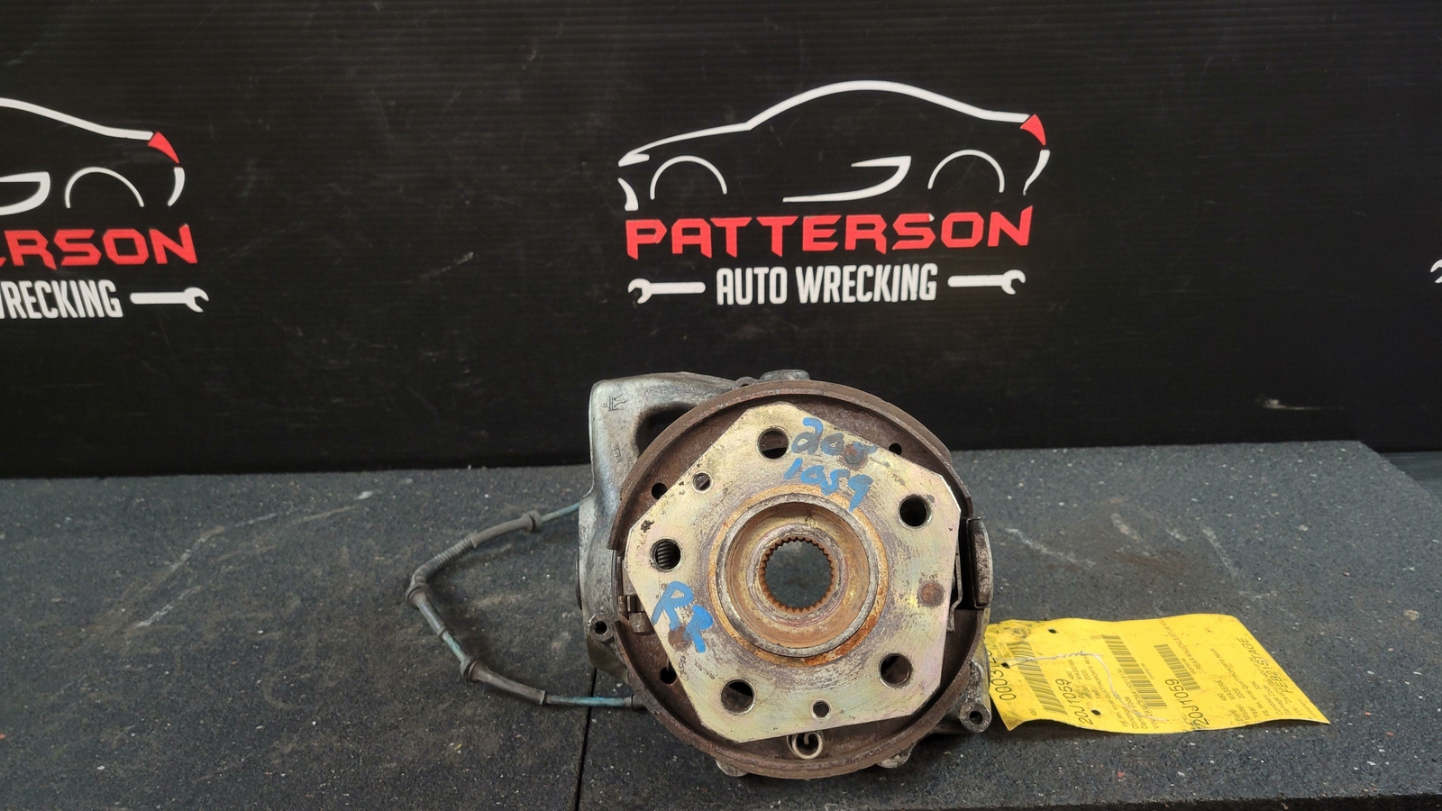 2005 MASERATI QUATTROPORTE RIGHT REAR SPINDLE KNUCKLE ASSEMBLY, ONLY 53K MILES