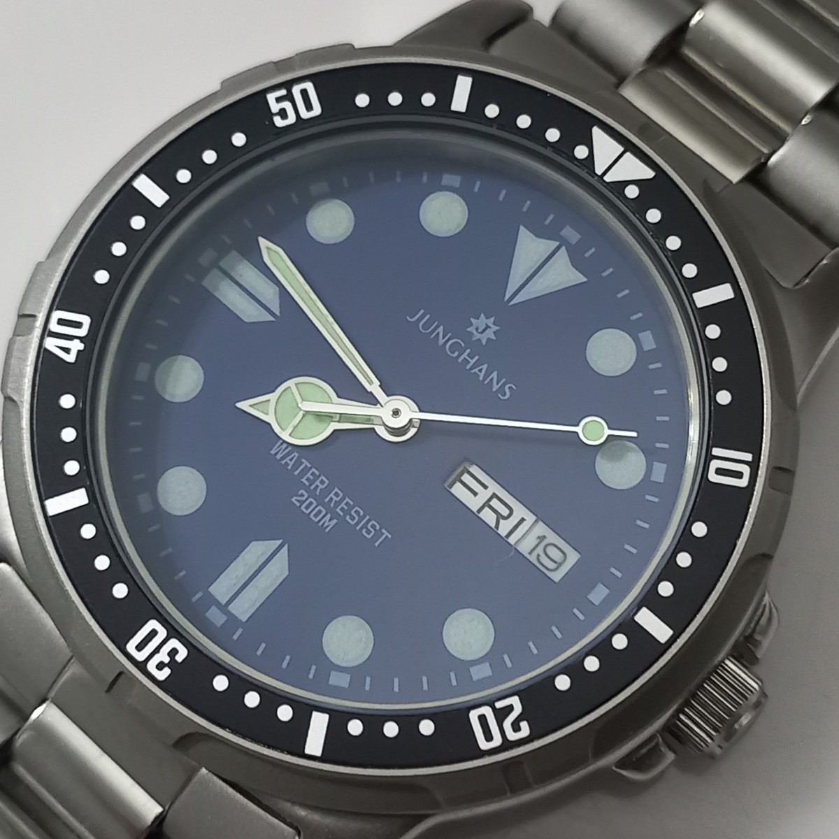 FABULOUS NOS 90'S JUNGHANS 36MM DIVER'S 200M QUARTZ REF: 41/4157