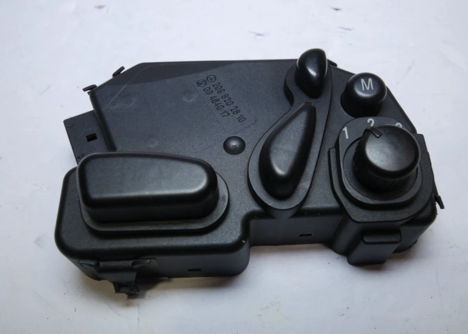 03-09 Mercedes W209 CLK320 CLK500 Front Right Passenger Seat Control 2098202510 - Image 3 of 4