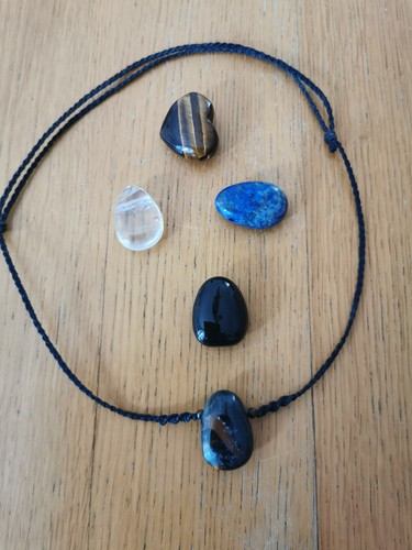 5 Trommelsteine gebohrt 5 Trommelsteine gebohrt