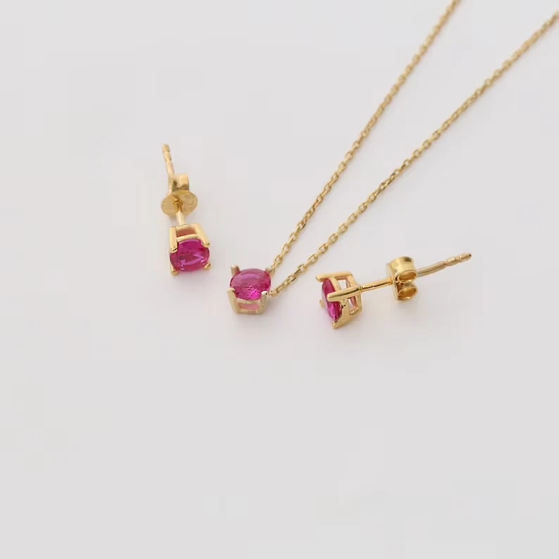 Pequeño collar y pendientes solitario redondo de rubí rosa día de la madre plata de ley Foto 3 de 4