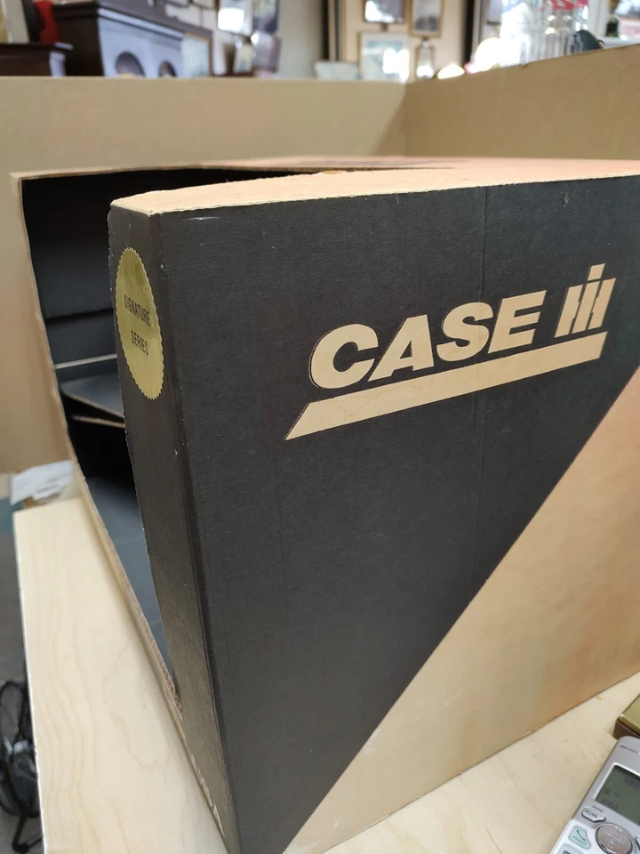 Joseph Ertl Scale Models Signature Series 1/8 Case IH Farmall 400 in Box - Image 2 of 4