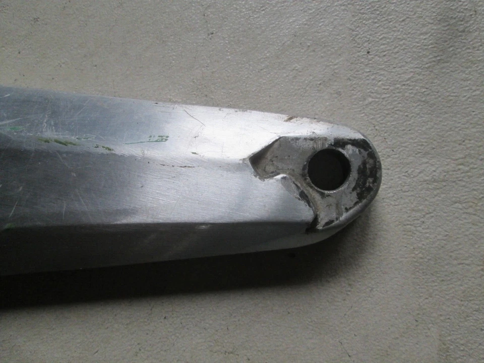 SOPORTE SILENCIADOR IZQUIERDO SUZUKI OEM GS400 / GS450 VARIOS AÑOS 43821-44110 Foto 3 de 4