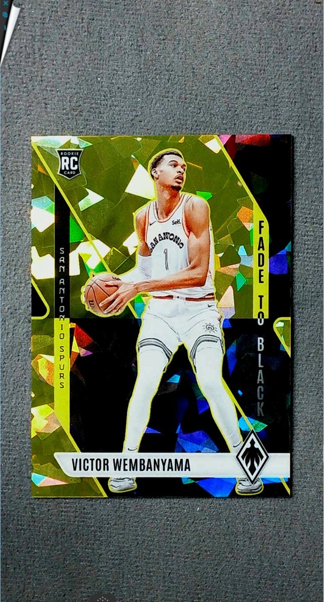 ぴょん　プレイヤーカード 2023-24 Panini Phoenix Fade to Black Yellow Ice #11 Victor