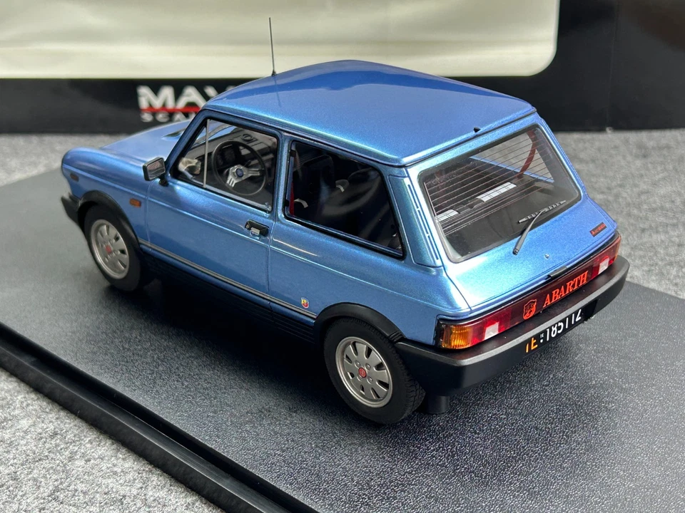 MAXIMA 1/18 1984 AUTOBIANCHI A112 ABARTH SERIE VII azul metálico Foto 2 de 4