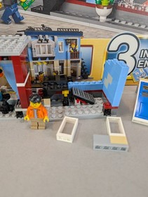 Retired and Complete Set: 3 in 1 LEGO CREATOR: Bike Shop & Cafe (31026)