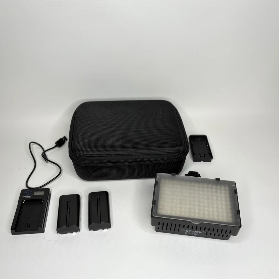 Luz para cámara digital Neewer CN-160 Power Panel, estuche de transporte, 2 baterías Foto 2 de 4