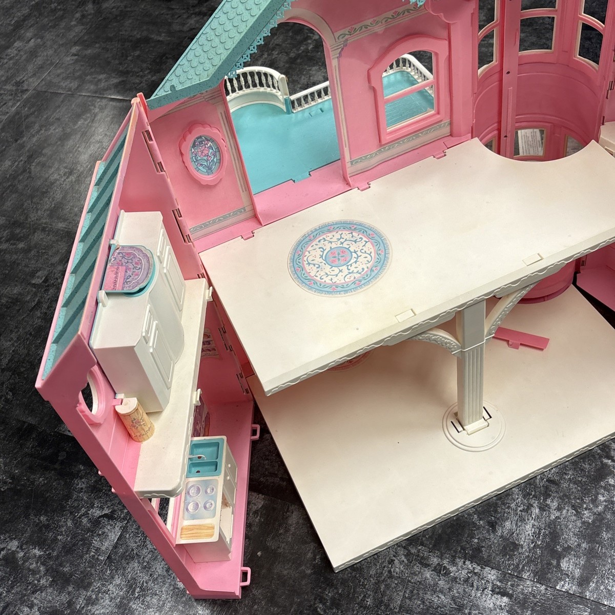 1998 Barbie Dream Housenull