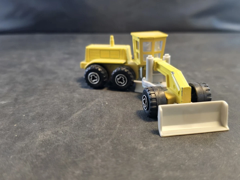 Majorette? Diecast Metal/Plastic Yellow Road Grader 5 1/8" Long - Image 3 of 4