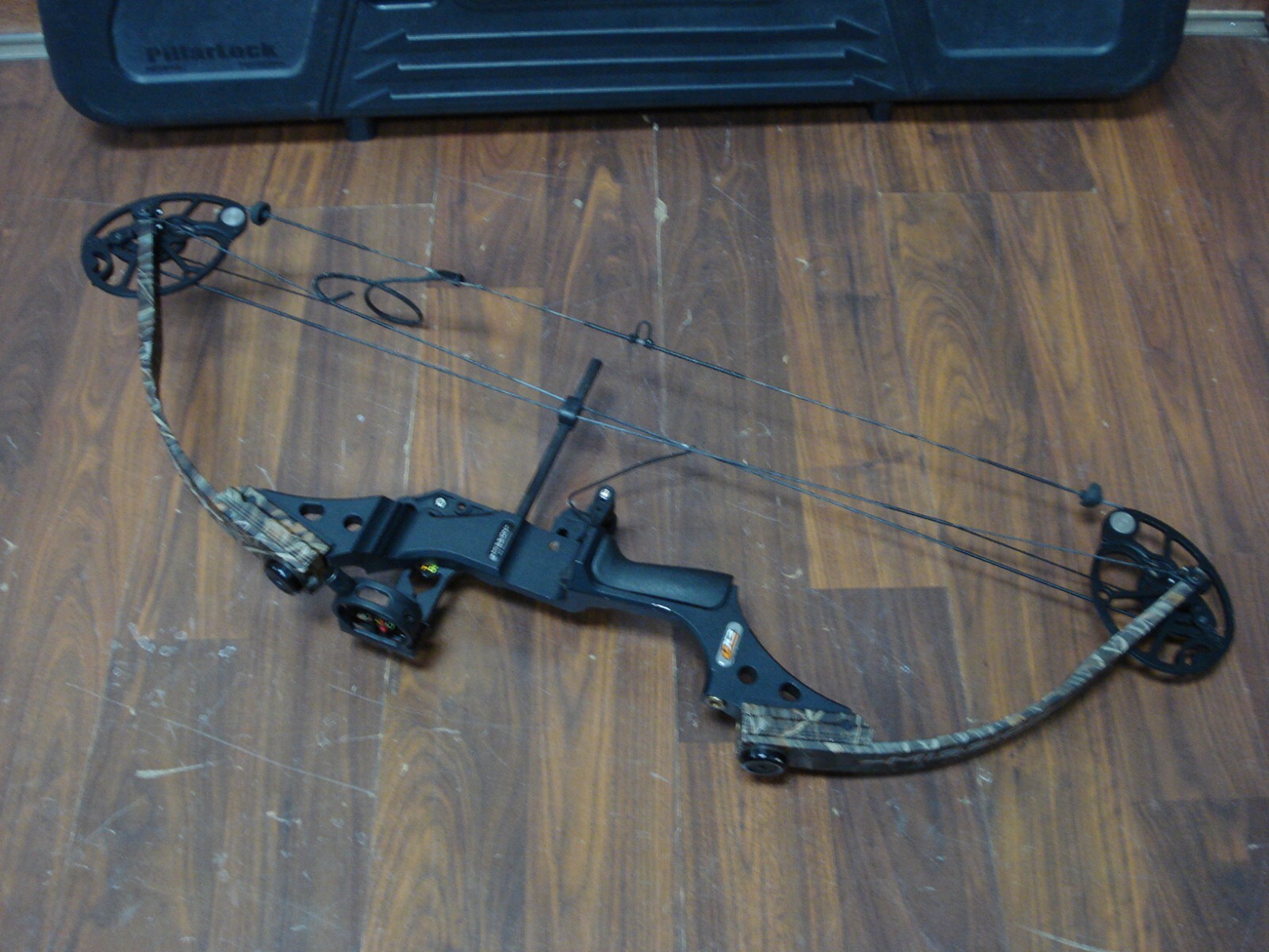 MISSION BY MATHEWS UX2 RIGHTHANDED COMPOUND BOW WITH CASE eBay