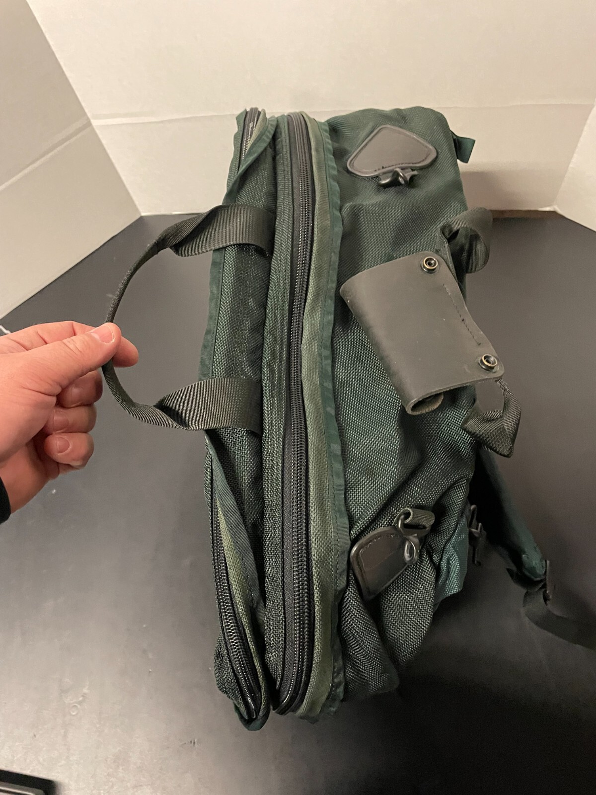 Patagonia Messenger Bag /Backpack /duffel/suitcase Green Convertible