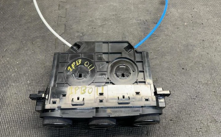 Unidad de control de temperatura de aire acondicionado Subaru Forester 2014-2015 Foto 2 de 2
