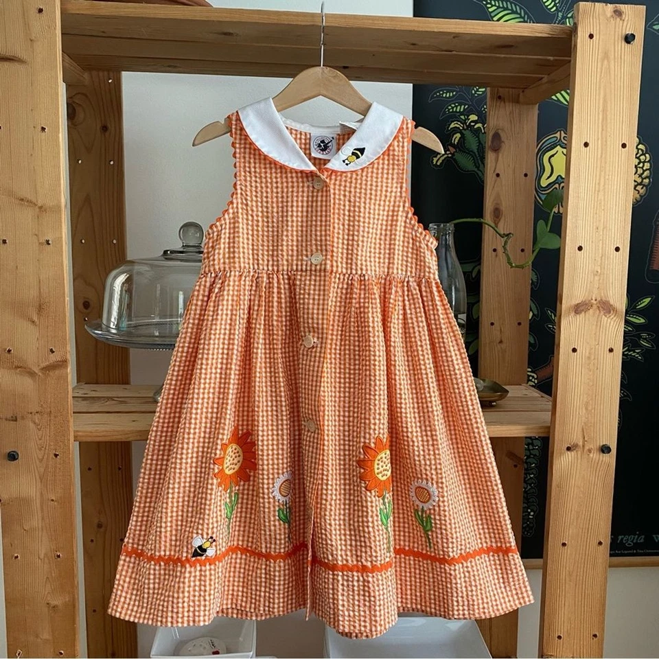 Vestido sin mangas Good Lad naranja guinga a cuadros con apliques de flores de abeja Foto 2 de 4